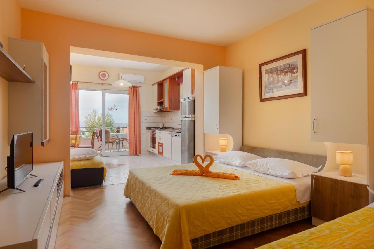 Apartments Marijan - Beachfront Tučepi Exterior foto