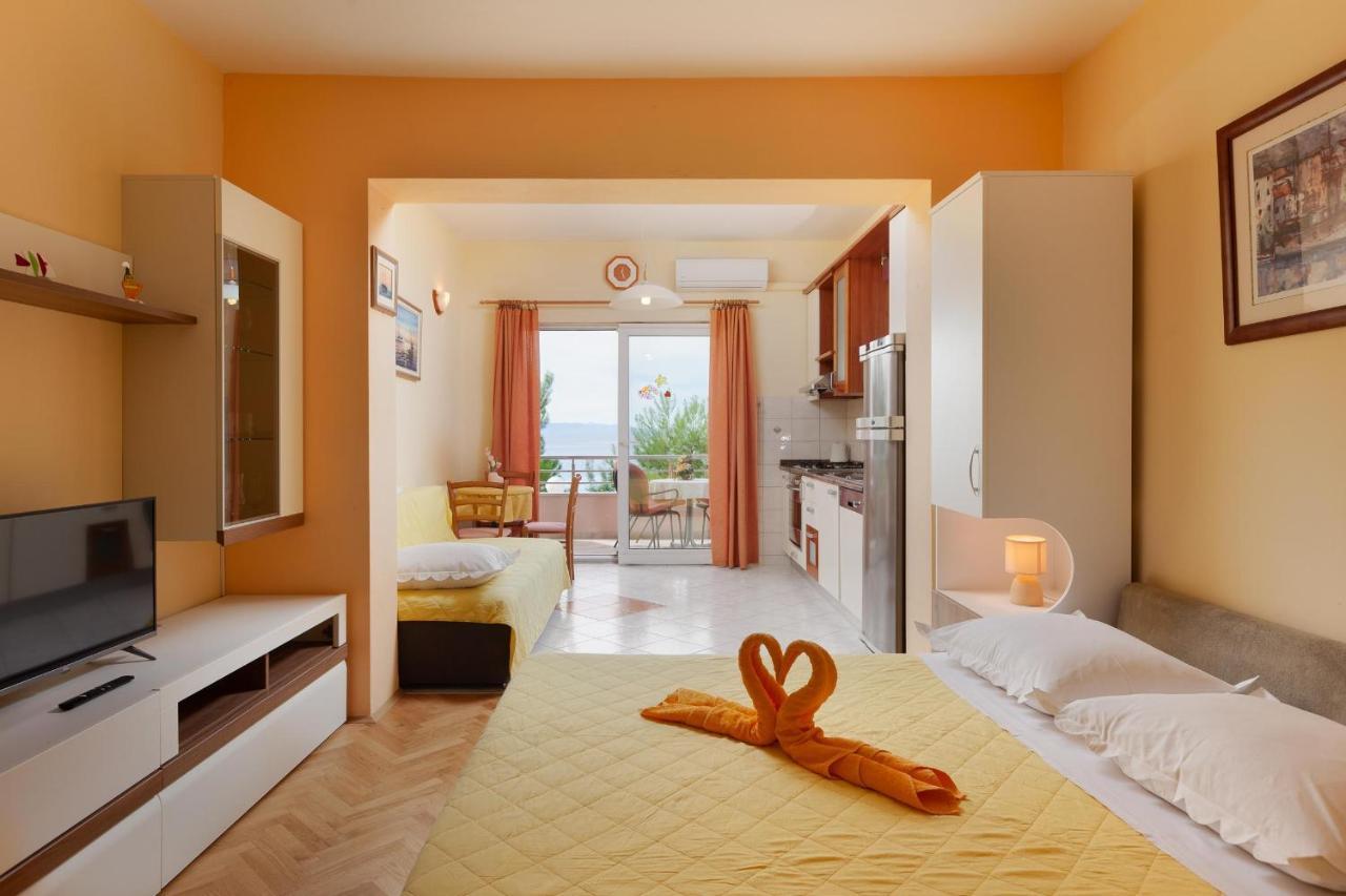 Apartments Marijan - Beachfront Tučepi Exterior foto
