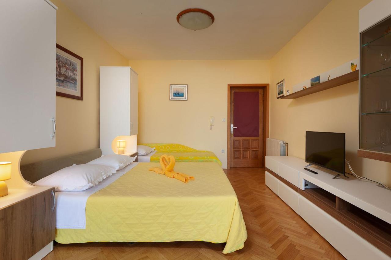 Apartments Marijan - Beachfront Tučepi Exterior foto
